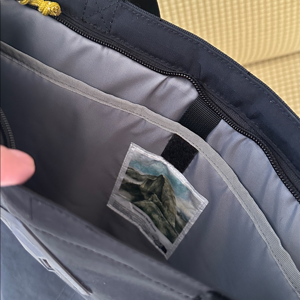 THE NORTH FACE Berkeley Tote Pack - Picture 3 of 12